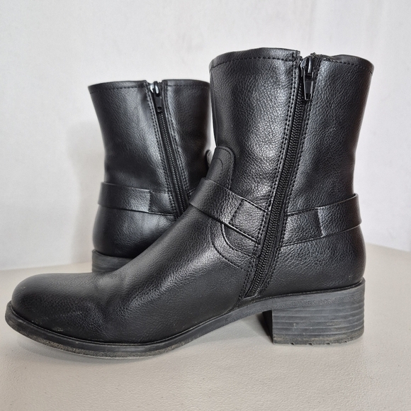 Frye and Co. Elodie Black Faux Leather Side Zip Combat / Moto Boot - Size 8 - Picture 2 of 15